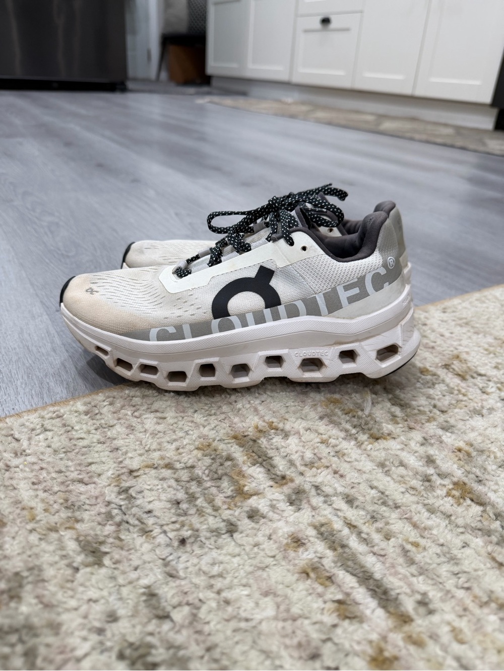 Women’s On Cloudmonster shoes size 6.5